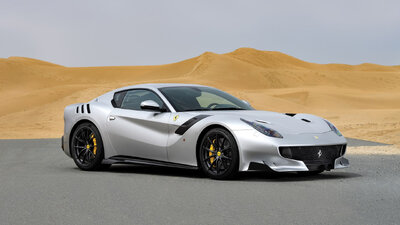 Handling Ferrari F12 Tdf